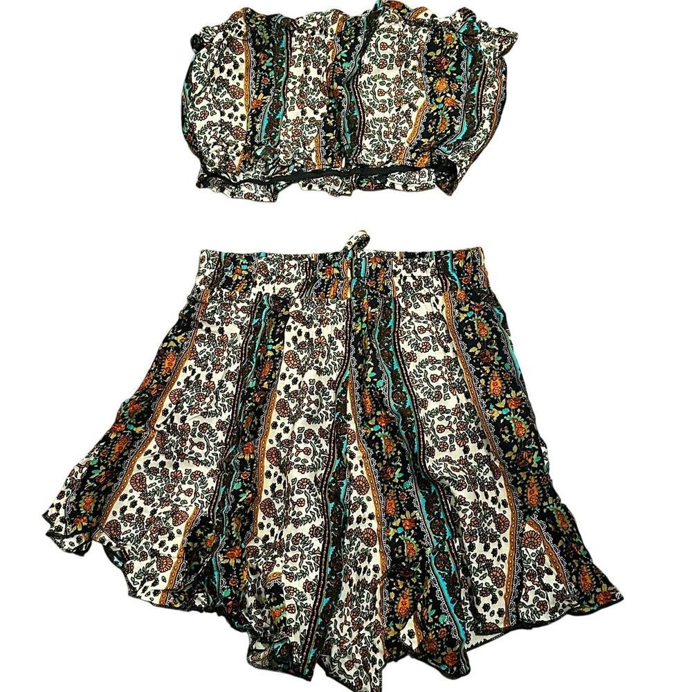 Amable – Tube Ruffle Top and Shorts Set – Size Small